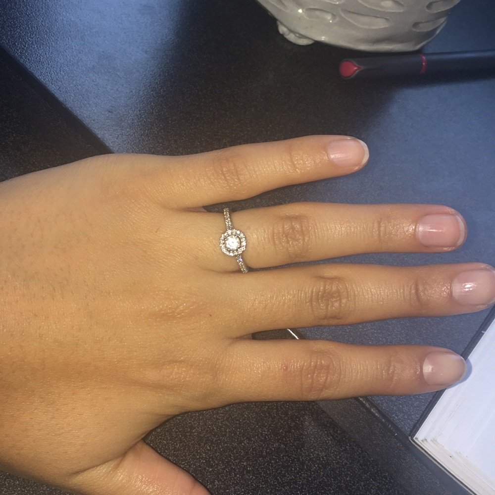 Engagement ring - Picture 3 of 8